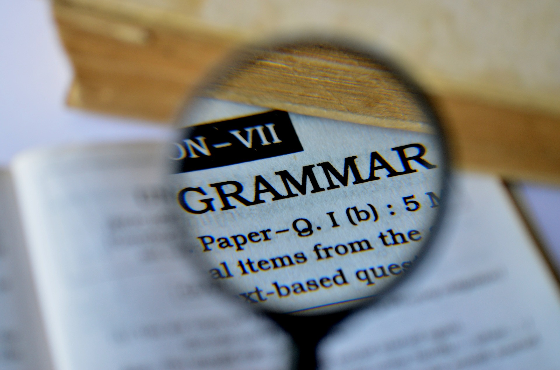 picture of a magnifying glass over the word grammar